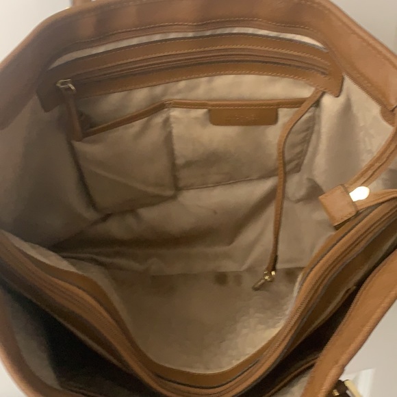 Michael Kors Top-Zip Leather Multifunction Tote - Picture 4 of 9